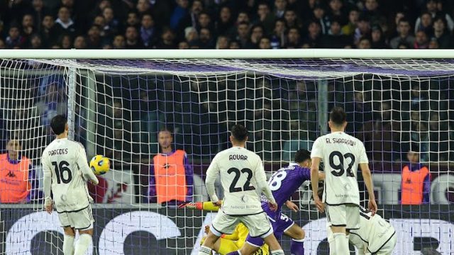 Video: Highlights Liga Italia Fiorentina vs AS Roma, Skor 2-2